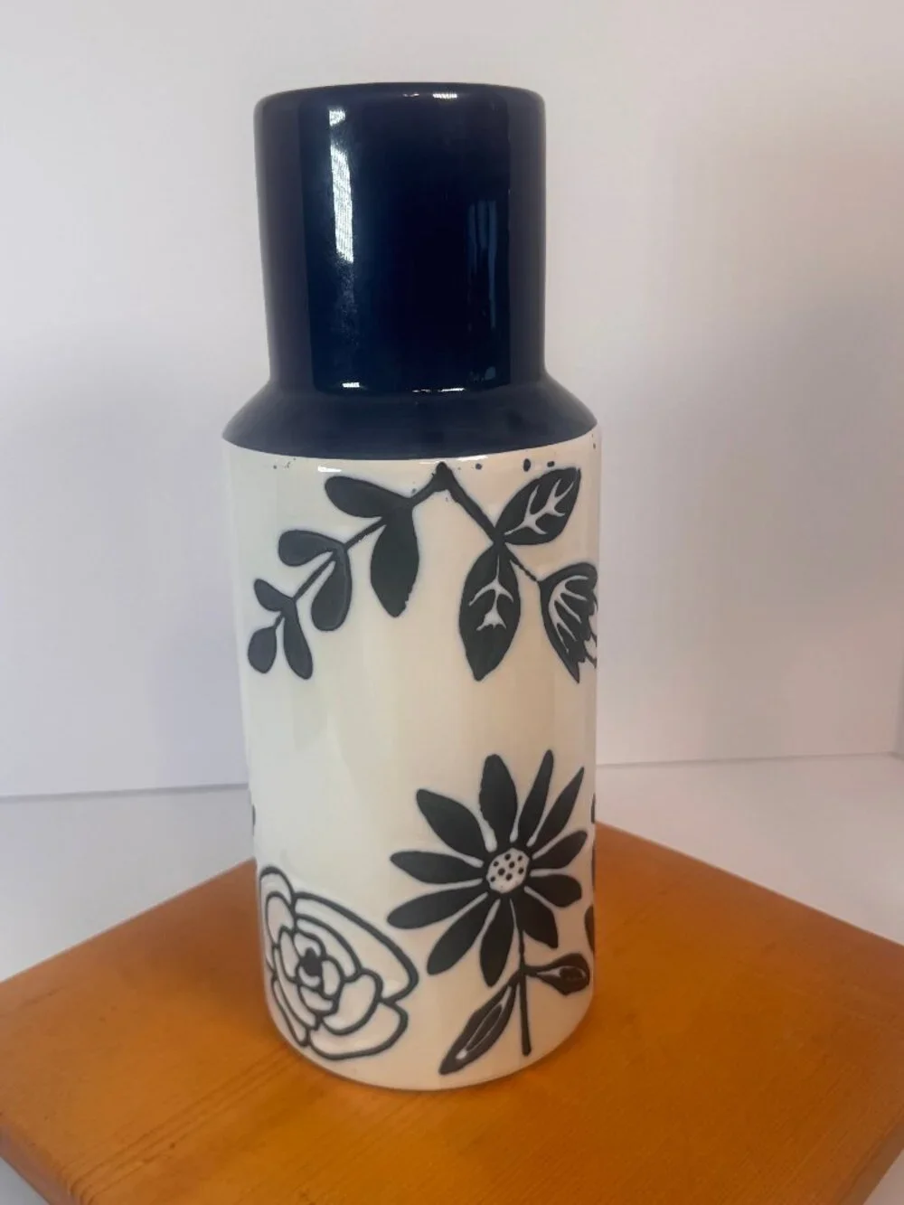 Novogratz Cermic Floral Decorative Blue Handmade Vase